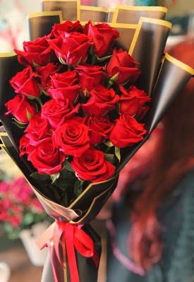 20 red roses