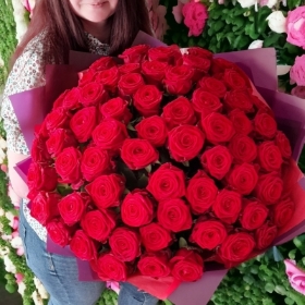 50 red roses